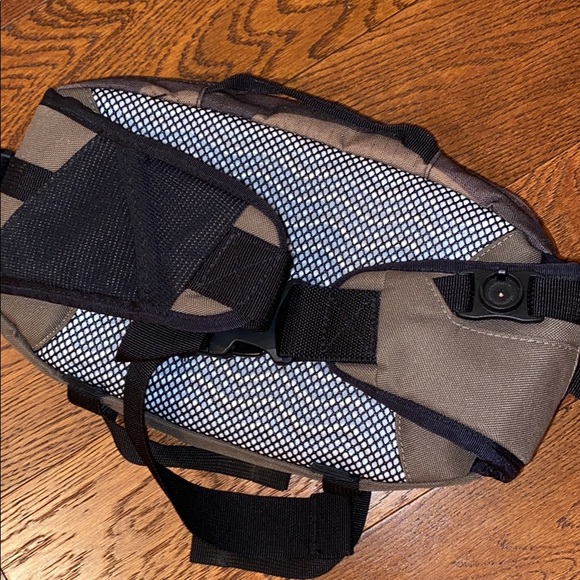 Dakine Hip Hydration Pack - Picture 2 of 5